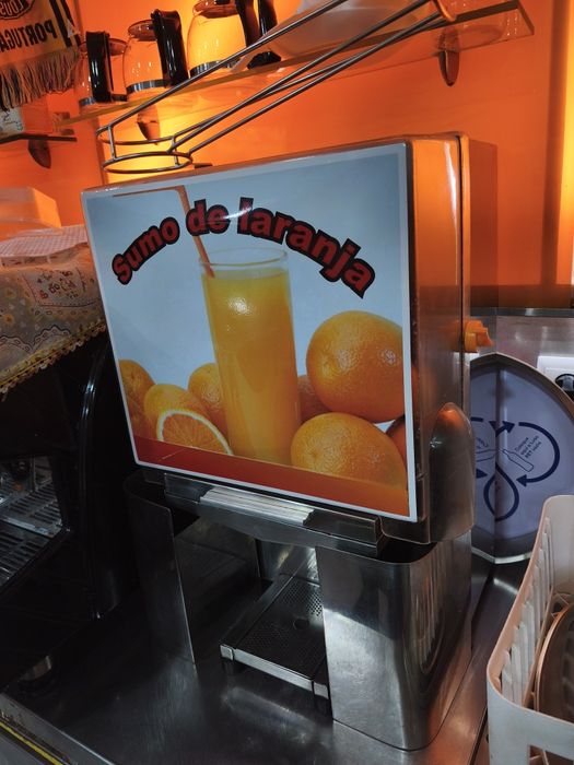 Máquina sumo laranja
