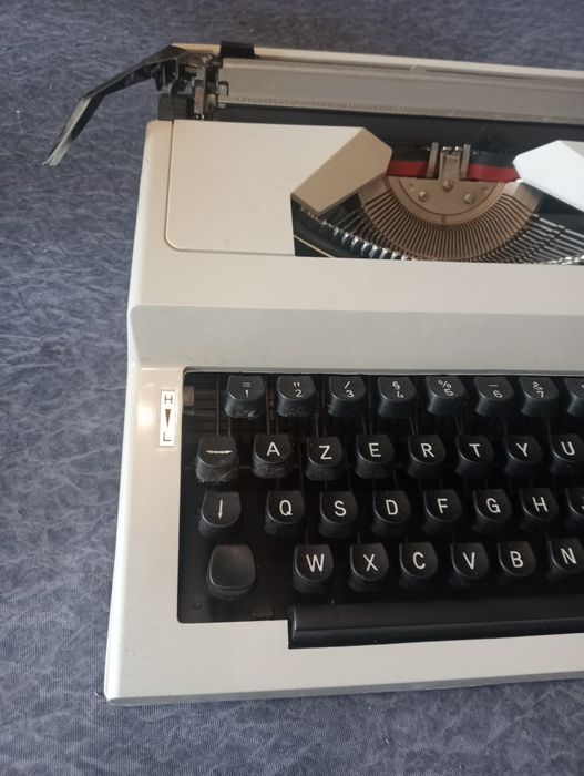 Vendo Máquina de escrever.