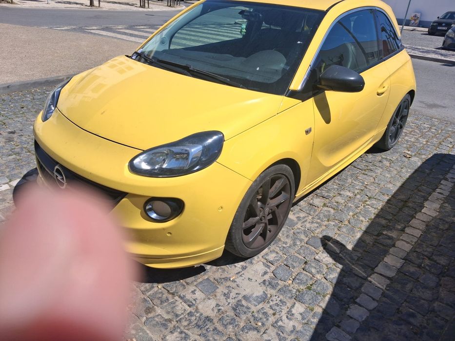 Carro pequeno e economico