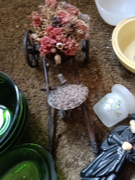 Various vintage items472848196510699524