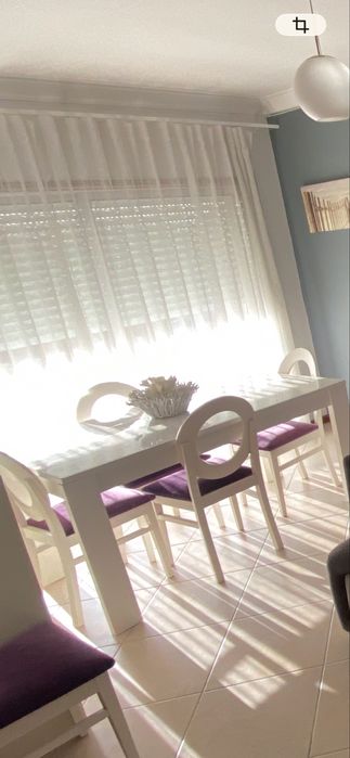 Mesa extensivel com seis cadeiras