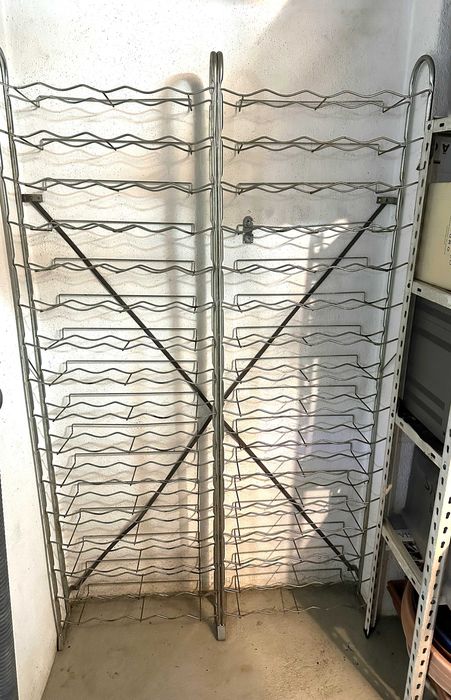 garrafeira metálica para 160 garrafas