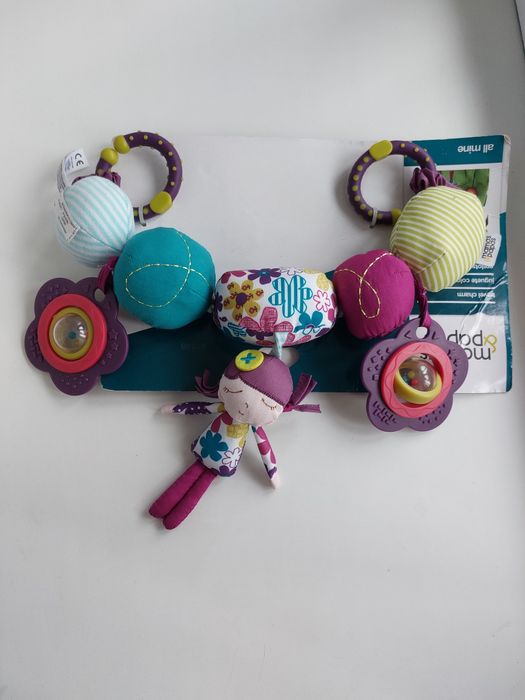 розвиваюча іграшка-підвіска Mamas & Papas Travel Charm Pearl, призначена для кріплення на коляску або автокрісло