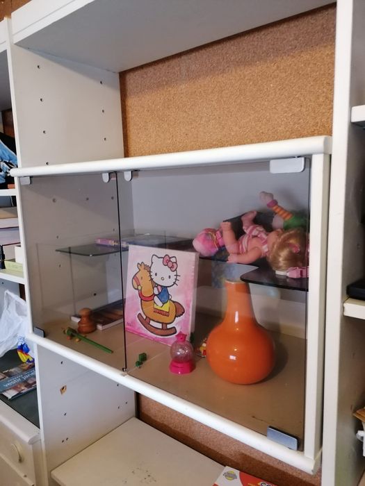 Estante TV Branca, c/ Vitrine vidro, Gavetas e portas