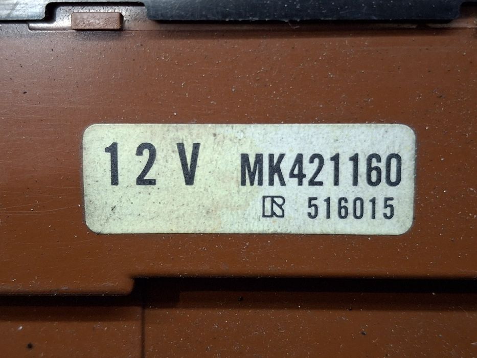 Comando / botão / interruptor vidros frente esquerdo MITSUBISHI Canter