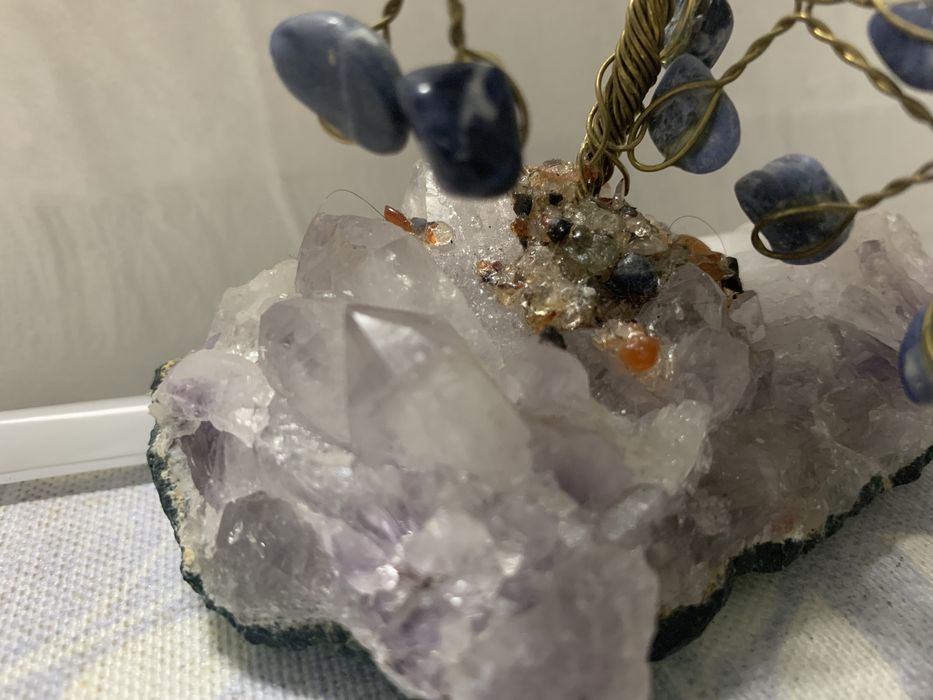 Árvore de pedra Quartz Azul com base Ametista