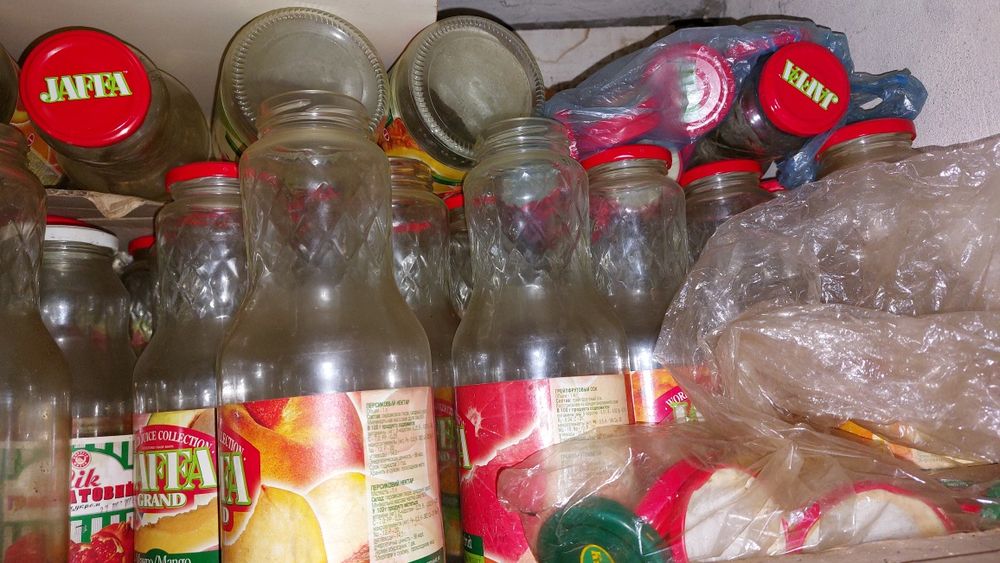 Бутылки для соков 1л с крышками метал. 43шт