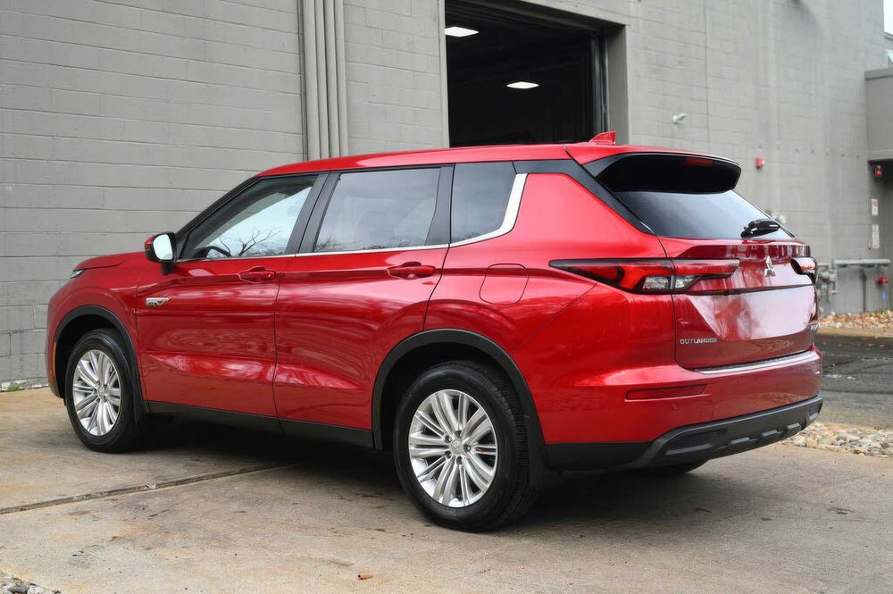 Mitsubishi Outlander PHEV SEL      2023