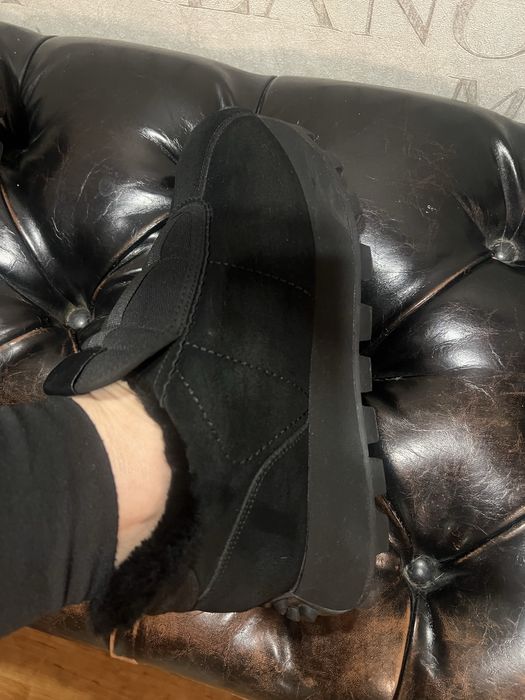 Продам зимові жіночі кросівки