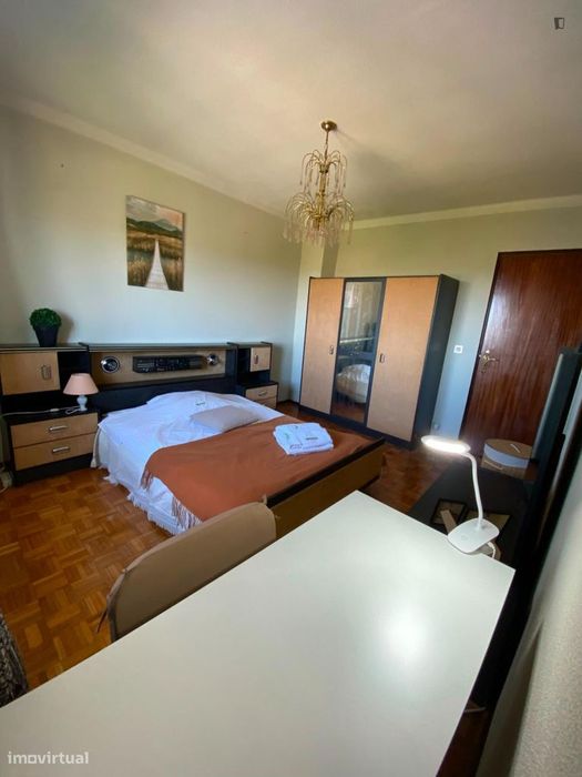Quarto - localizado em Guarda