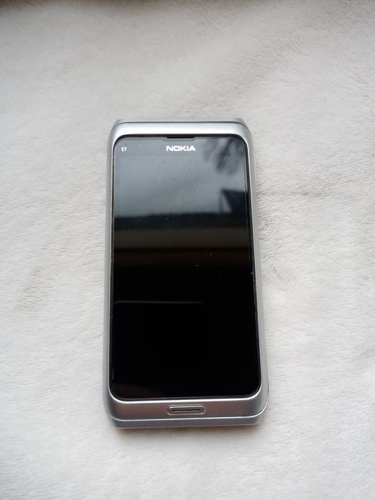 Продам Nokia E7.