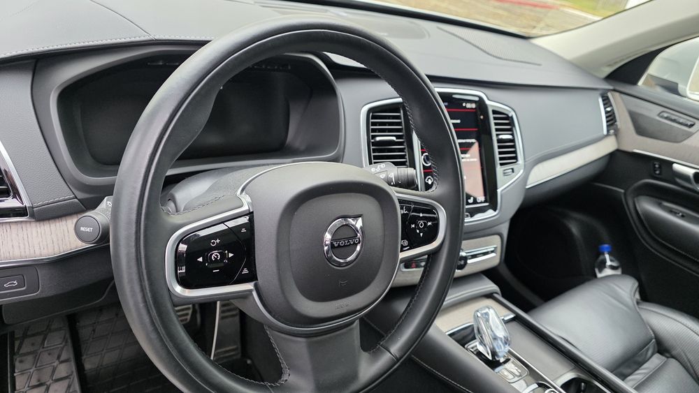 VOLVO  XC-90  B5