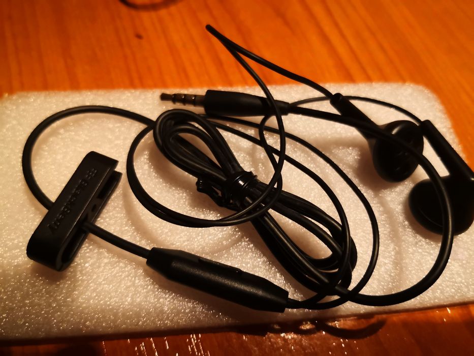 Auscultadores AKG, LG, Sony, Samsung, Prada e Philips como novos