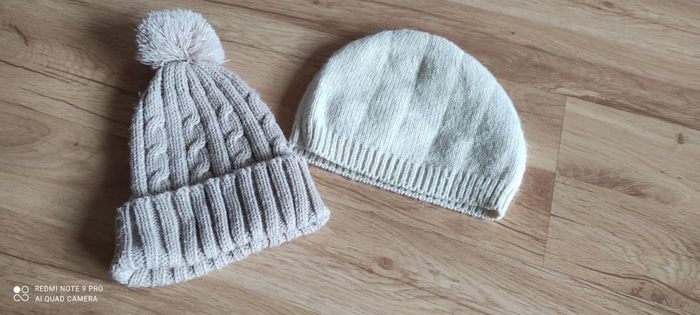 Komplet dwóch czapek jesień zima beż dziewczynka