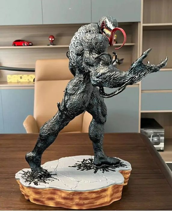 Figura Venom 30 cm