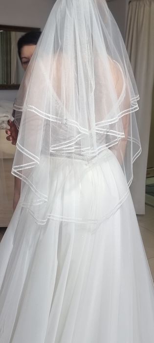 Welon ślubny biały,  śmietankowy, tiulowa, ozdobnymi taśmami