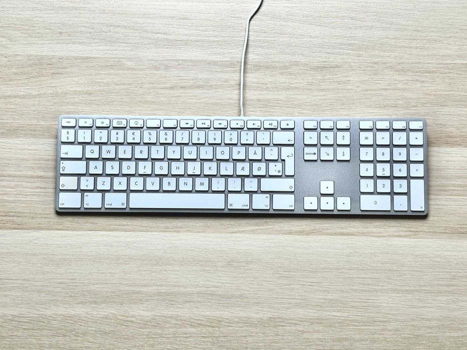 Apple Magic Keyboard A1243 USB – QWERTY – W pełni sprawna