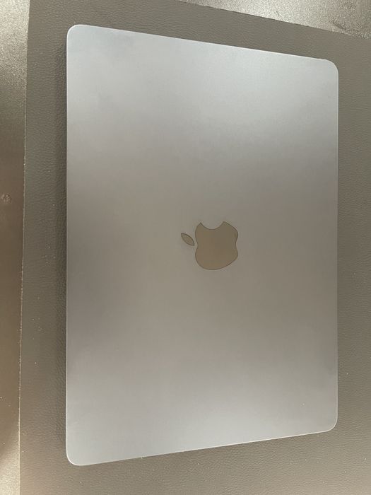 MacBook Air M2 13” (2022) 8/256 GB