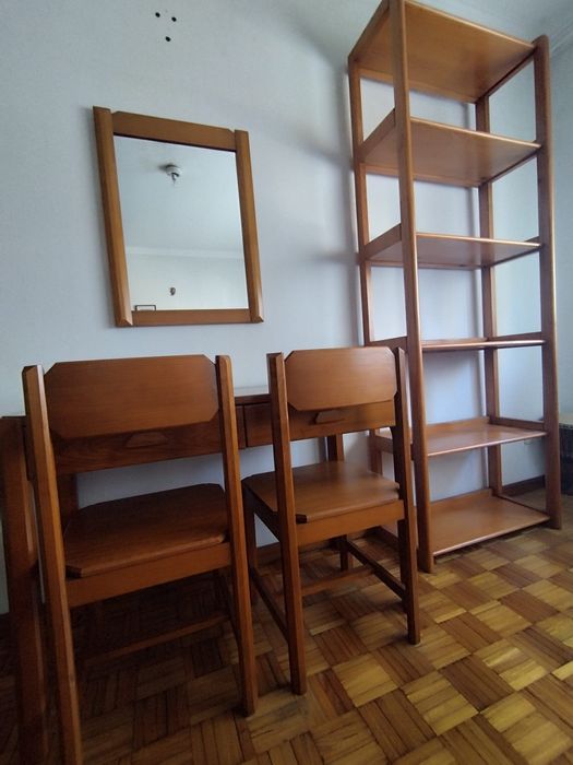 Secretaria com 2 cadeiras