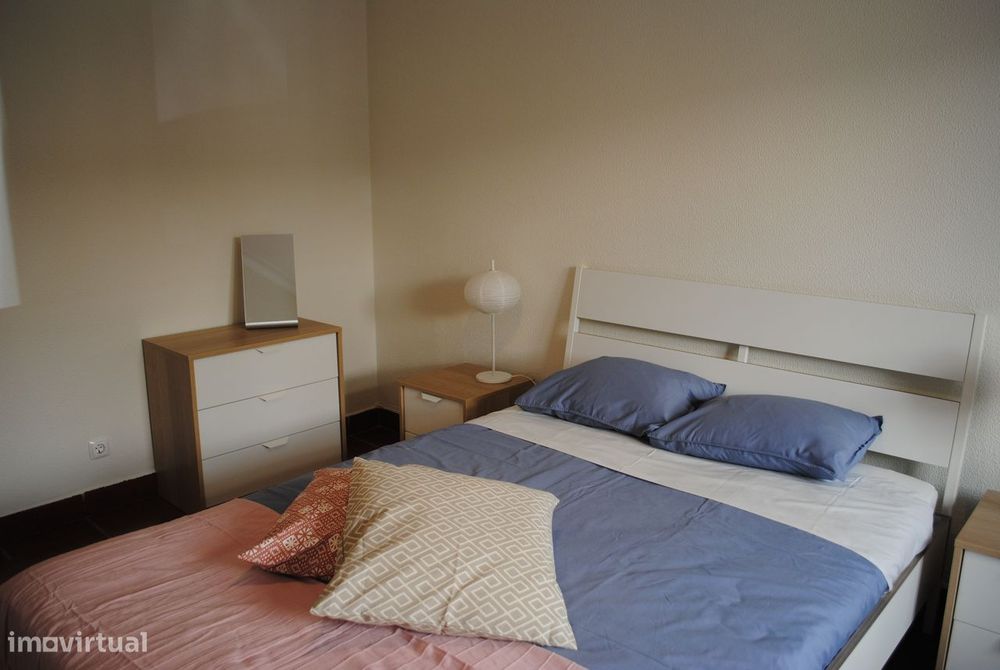 Apartamento T2 com terraço em Linda-a-Velha