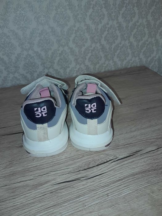 Кросівки на липучці