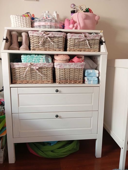 Comoda com trocador bebé - Ikea SUNDVIK