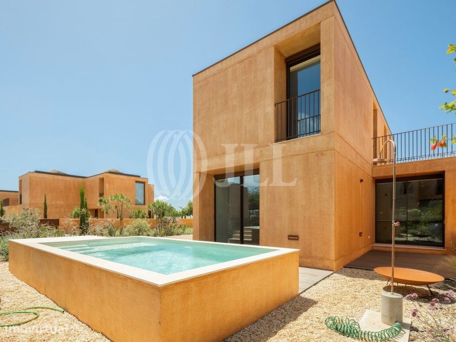 Moradia T3 com piscina e garagem, em Vilamoura, Algarve