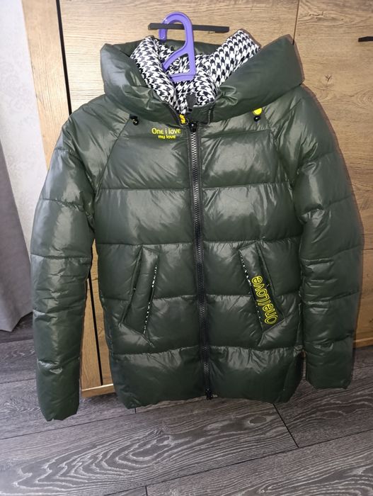 Зимова жіноча куртка