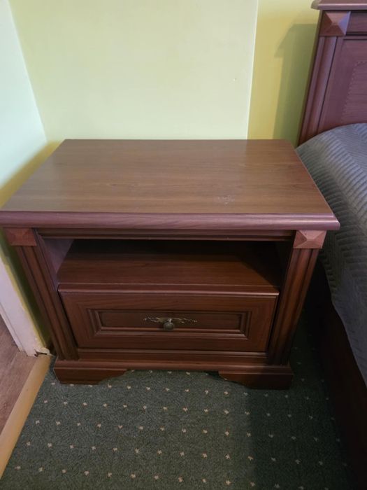 Łóżko i szafki nocne