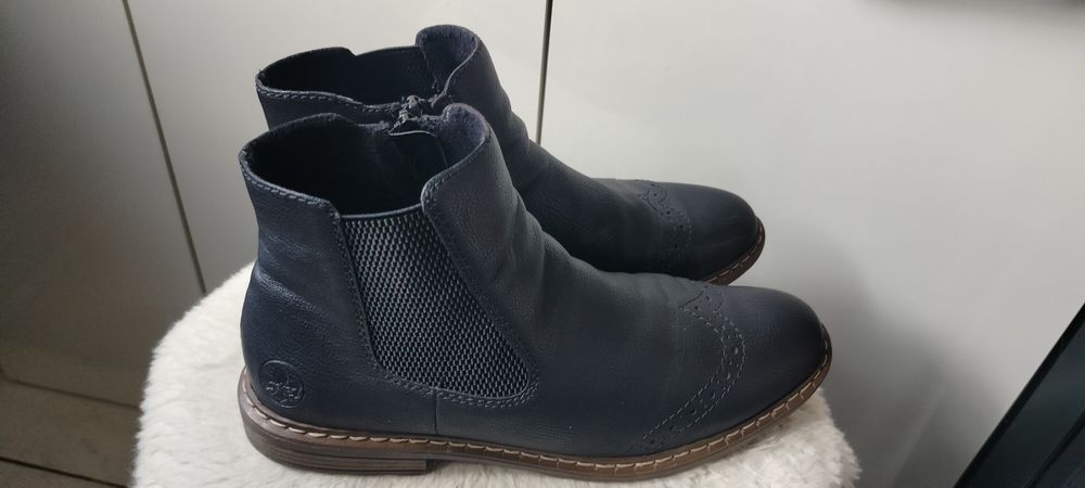 Nowe czarne damskie botki typu sztyblety marki Rieker,