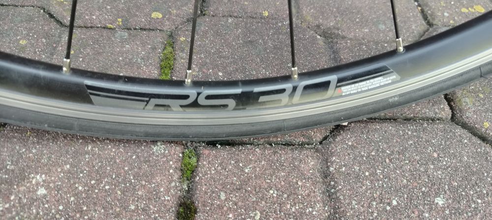 Cannondale CAAD Optimo 175 cm z aluminiową ramą i karbonowym widelcem osprzęt shimano