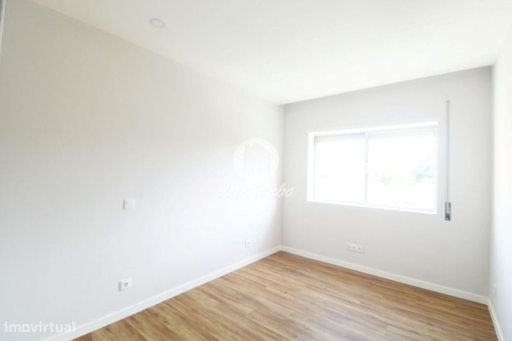 Apartamento T2, remodelado, localizado na prestigiada Urbanização N...