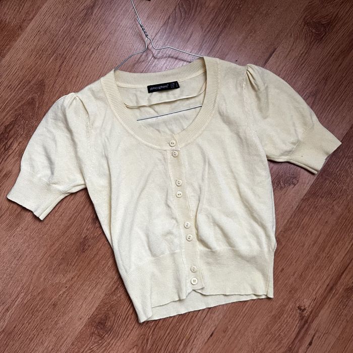 sweterek typu crop top z guzikami żółty cytrynowy