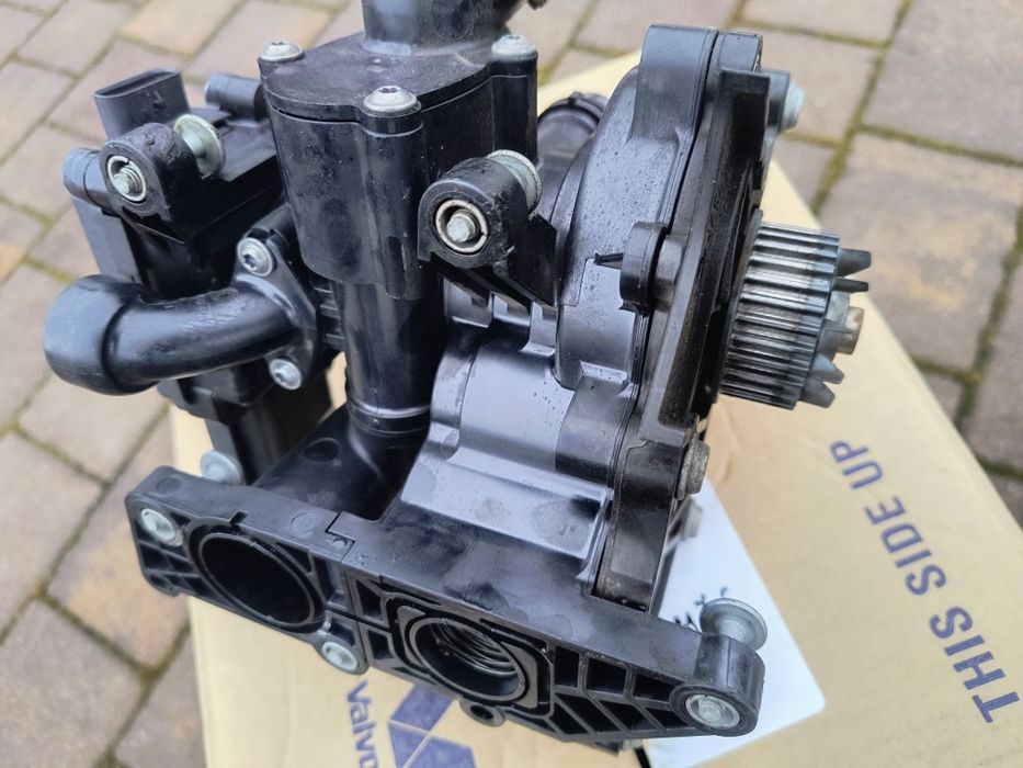 Sprzedam oryginalny termostat regulatora płynu  od pompa wody VW
