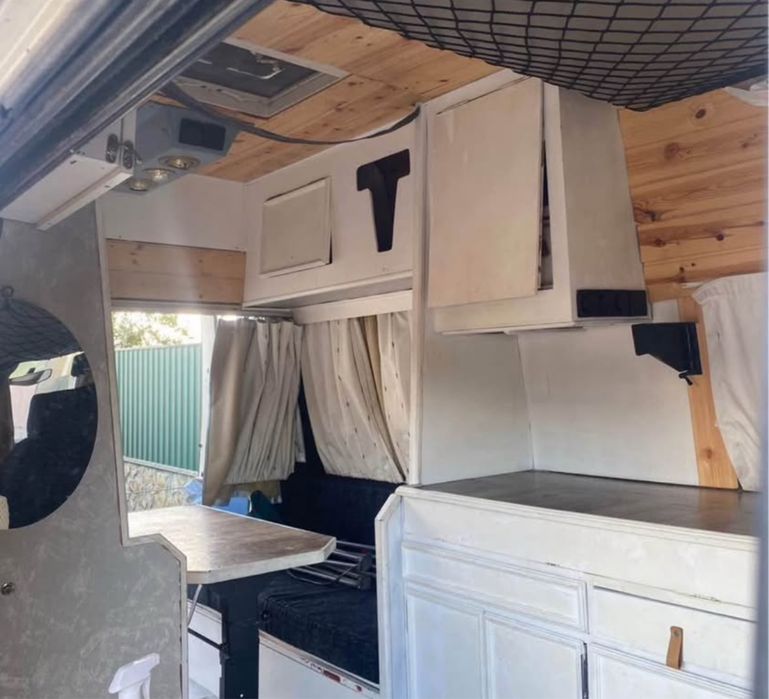 Renault Trafic legalizada como caravana 6 lugares sentados com conduto