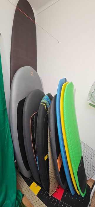 Lote de 8 pranchas (Surf, Kitesurf, Windsurf) + Acessório