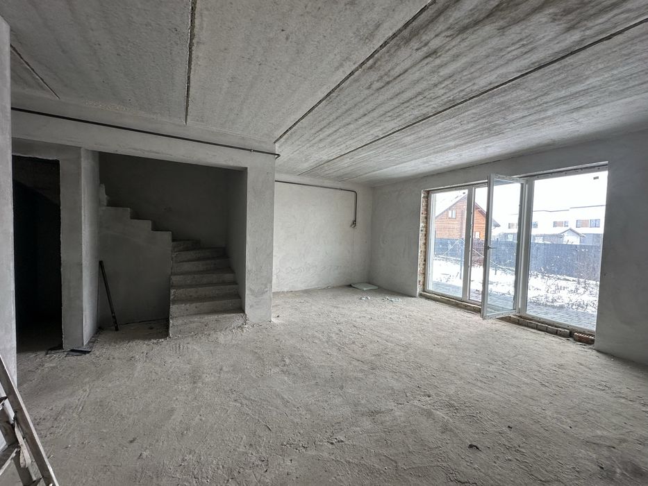 Просторий таунхаус 140м2 з терасами і балконом +50м2 в Крихівцях