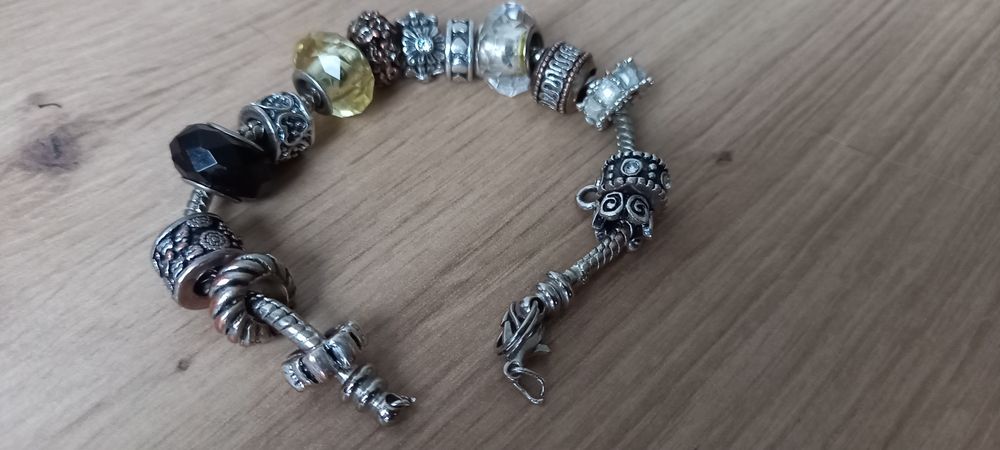 Branzoletka charms