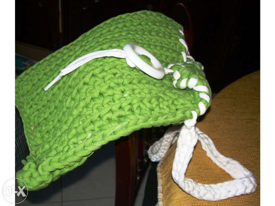 Saco verde em trapilho