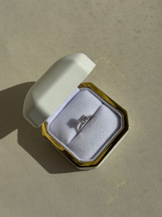 Заручальна обручка з білого золота 18К, лаб діамант 1 карат (Diamonds Factory IE)