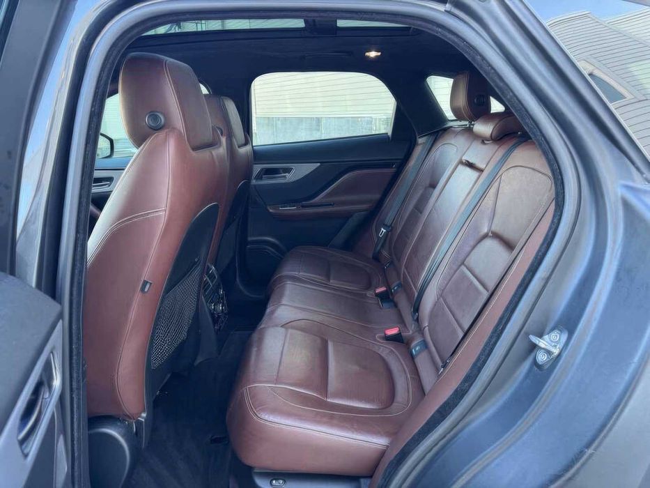 Jaguar F-PACE S      2017