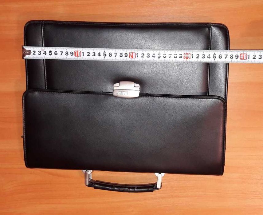 Продам мужской классический портфель. Кривой Рог