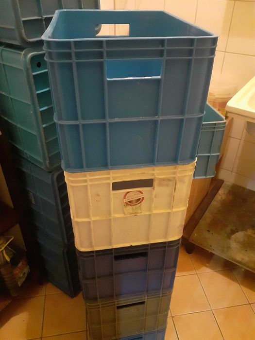 Sprzedam pojemniki plastikowe