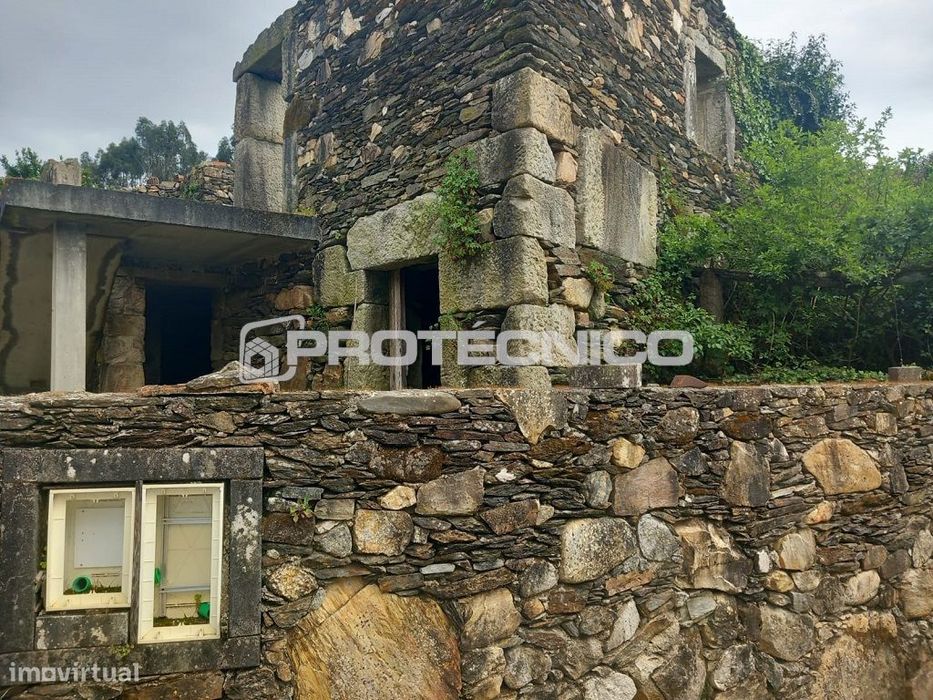 Moradia junto à praia fluvial – Destriz