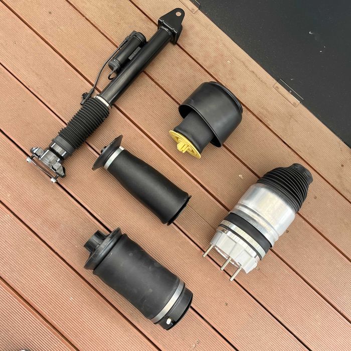 Пневмобаллон пневмостійка перед зад лівий правий Audi Ауді A8D4Q58RQ7