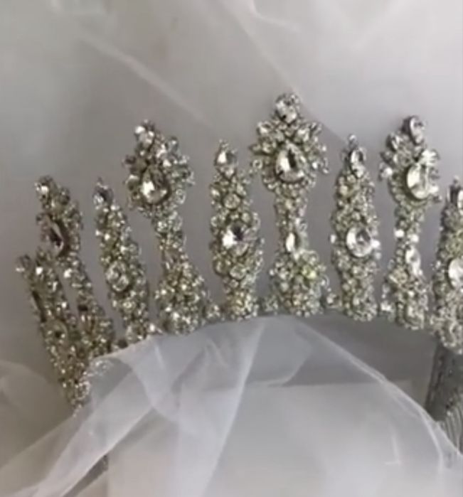 Продам КОРОНУ ручной работы из камней Сваровски