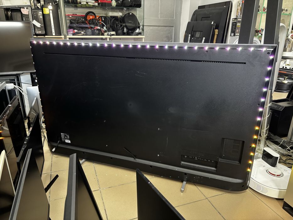 Телевізор Philips 70PUS7304/12.Фірмова підсвітка Ambilight