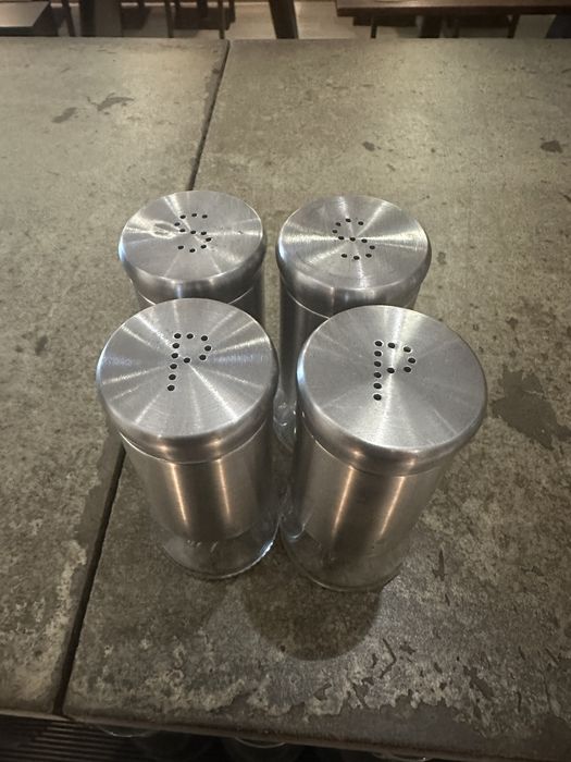 Conjunto saleiro e pimenteiro