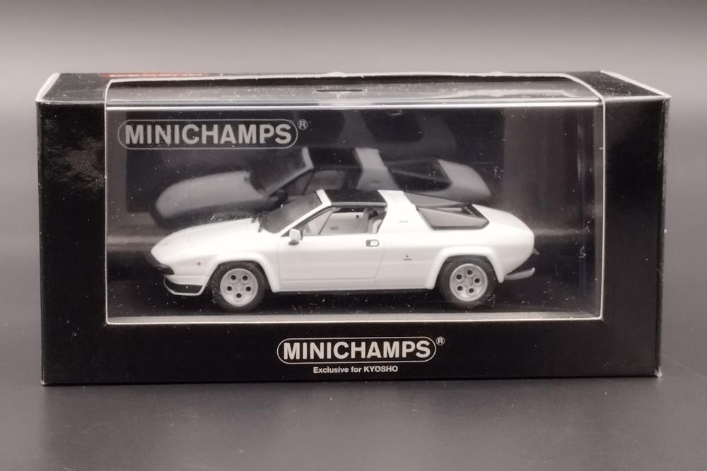 1:43 Lamborghini Urraco 3000 White Minichamps