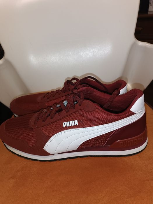 Sapatilhas puma.